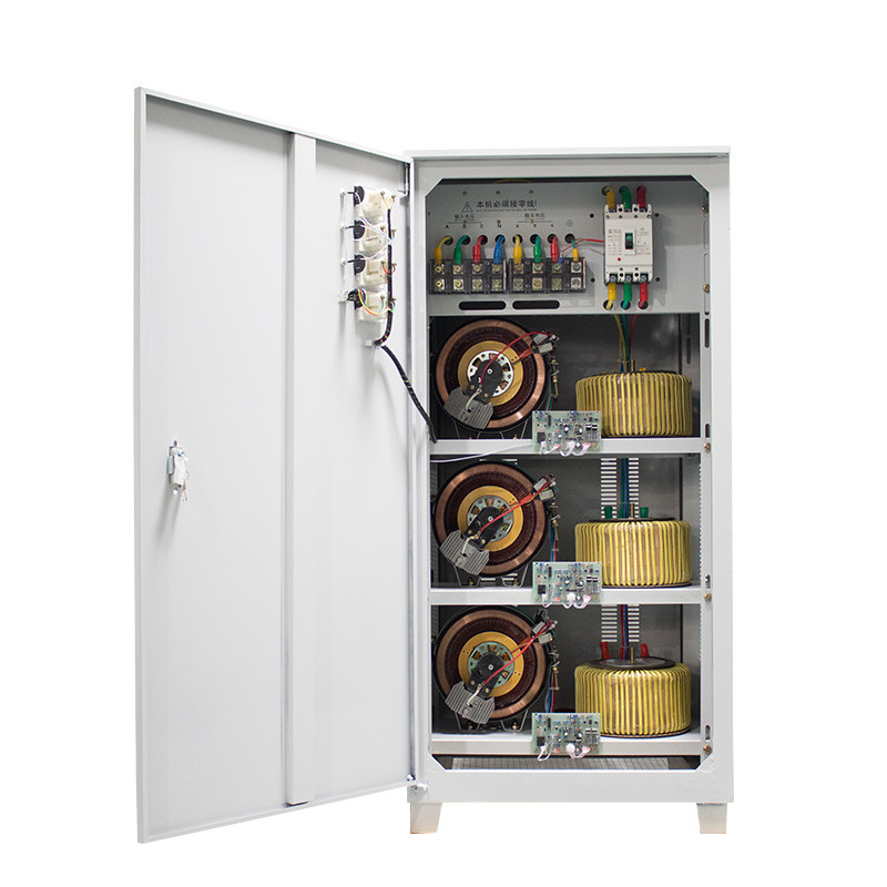 90KVA Driefasig spanningsstabilisator Automatische spanningsregulator met servomotortechnologie voor lasersnijmachine