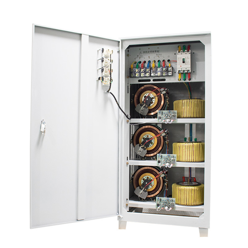 90KVA Driefasig spanningsstabilisator Automatische spanningsregulator met servomotortechnologie voor lasersnijmachine
