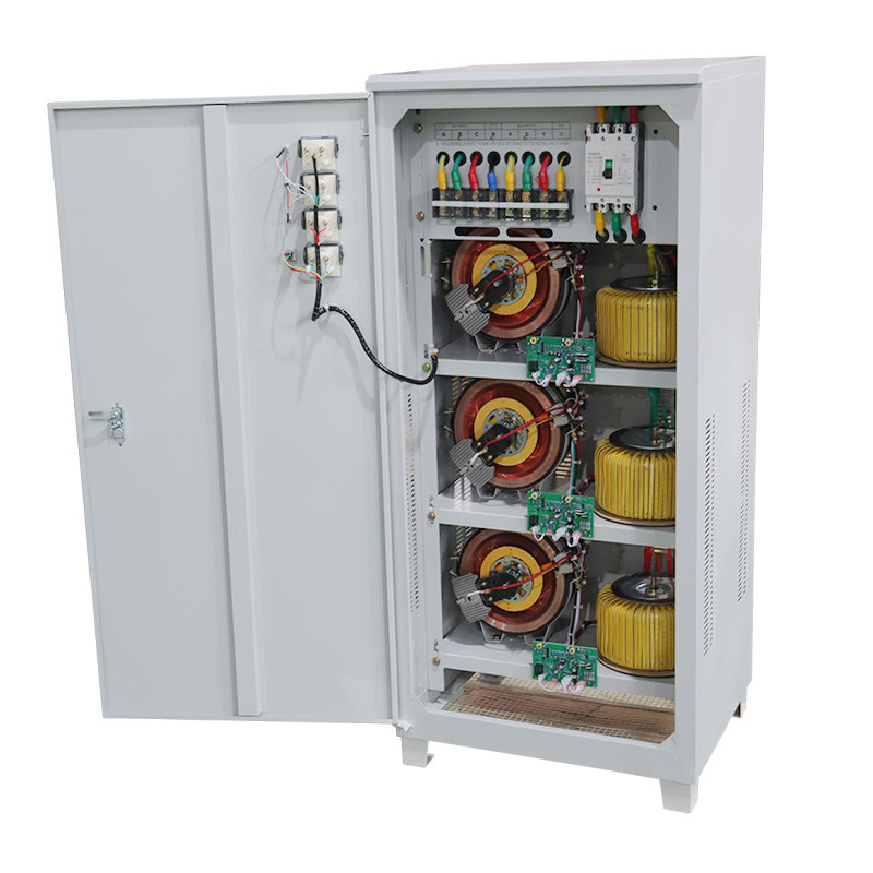 80KVA Driefasige industriële spanningsstabilisator Automatische spanningsregelaar 380VAC 400VAC met servomotor