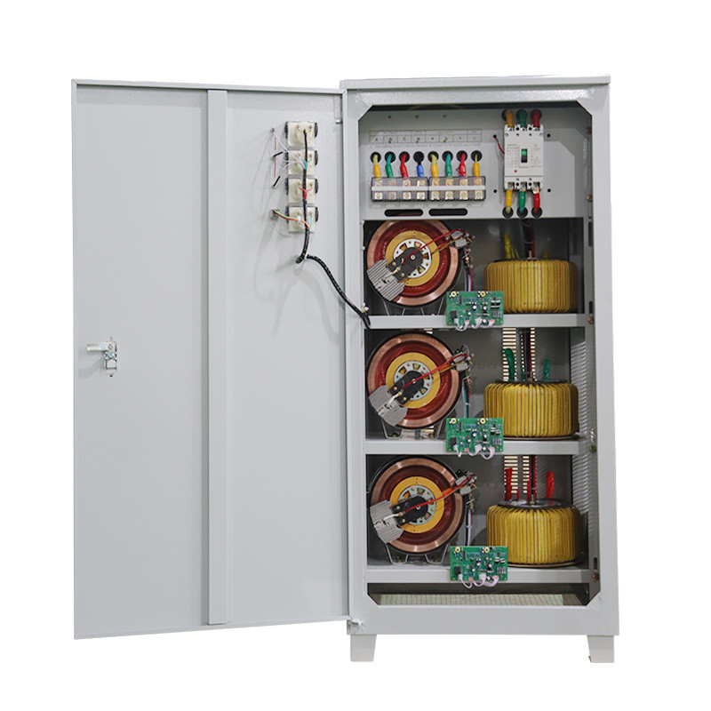 Driefasige spanningsstabilisator 80KVA 80KW Automatische spanningsregelaar en stabilisator voor industrieel gebruik